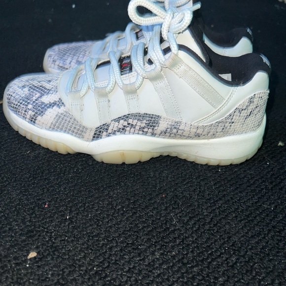 Jordan 11 Low Snakeskin (BONE) - Picture 3 of 4